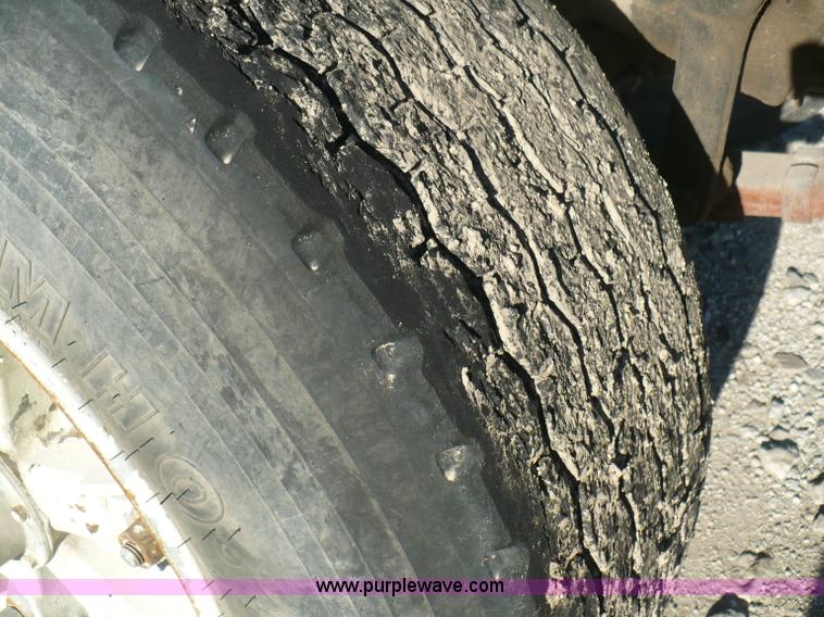 image for item A4864 1983 International S2500 liquid fertilizer tender truck