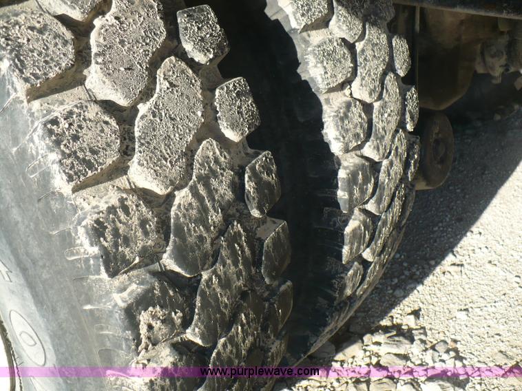 image for item A4864 1983 International S2500 liquid fertilizer tender truck