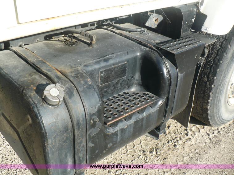 image for item A4864 1983 International S2500 liquid fertilizer tender truck