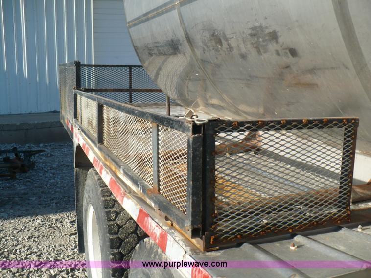 image for item A4864 1983 International S2500 liquid fertilizer tender truck