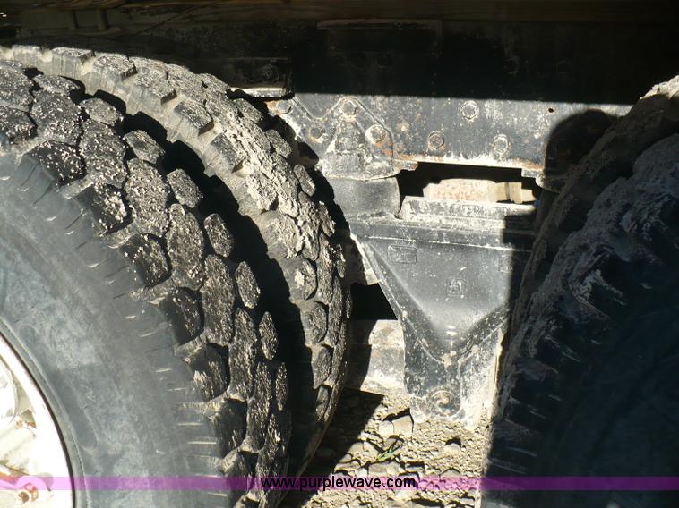 image for item A4864 1983 International S2500 liquid fertilizer tender truck