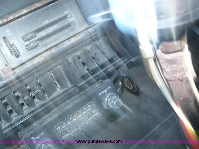 image for item A4864 1983 International S2500 liquid fertilizer tender truck