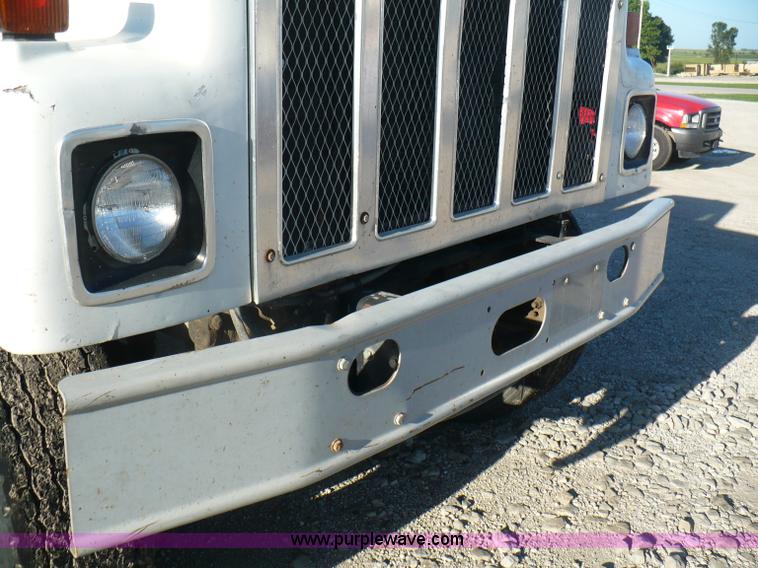 image for item A4864 1983 International S2500 liquid fertilizer tender truck