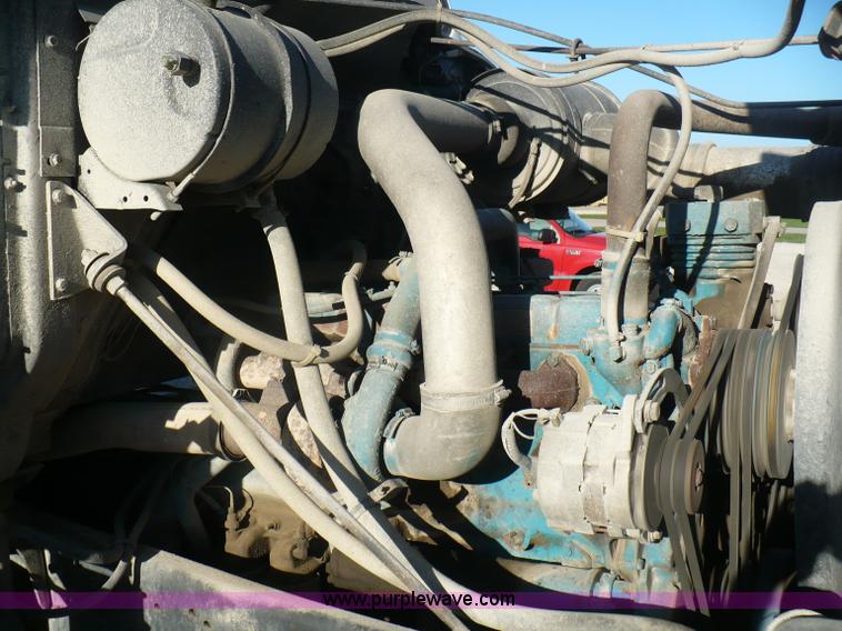 image for item A4864 1983 International S2500 liquid fertilizer tender truck