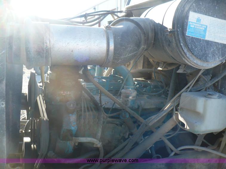 image for item A4864 1983 International S2500 liquid fertilizer tender truck