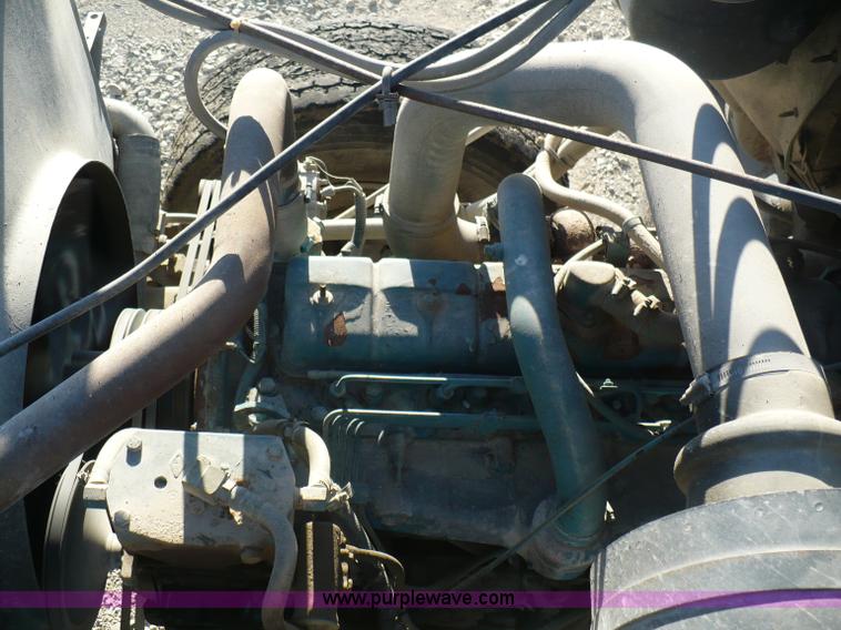 image for item A4864 1983 International S2500 liquid fertilizer tender truck