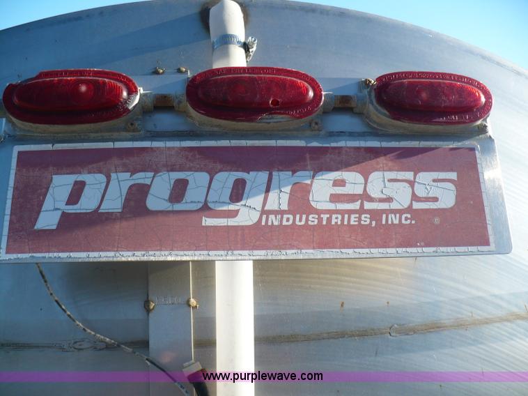 image for item A4864 1983 International S2500 liquid fertilizer tender truck