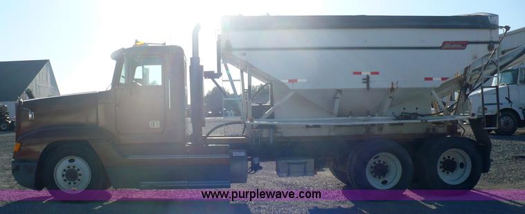 image for item A4865 1995 Freightliner FLD120 dry fertilizer tender truck