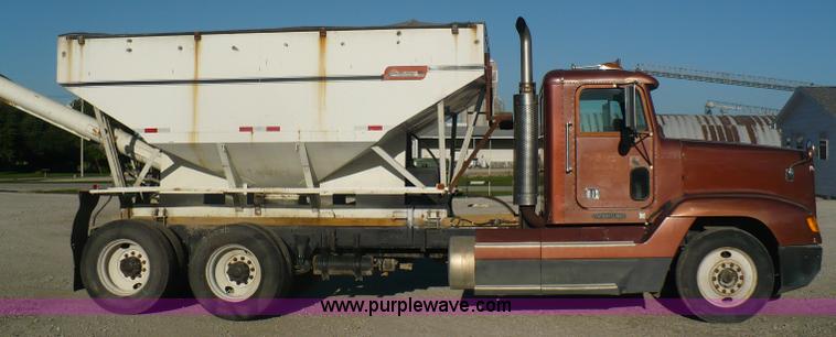 image for item A4865 1995 Freightliner FLD120 dry fertilizer tender truck