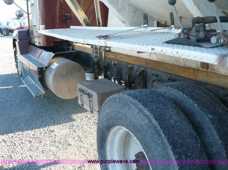 image for item A4865 1995 Freightliner FLD120 dry fertilizer tender truck