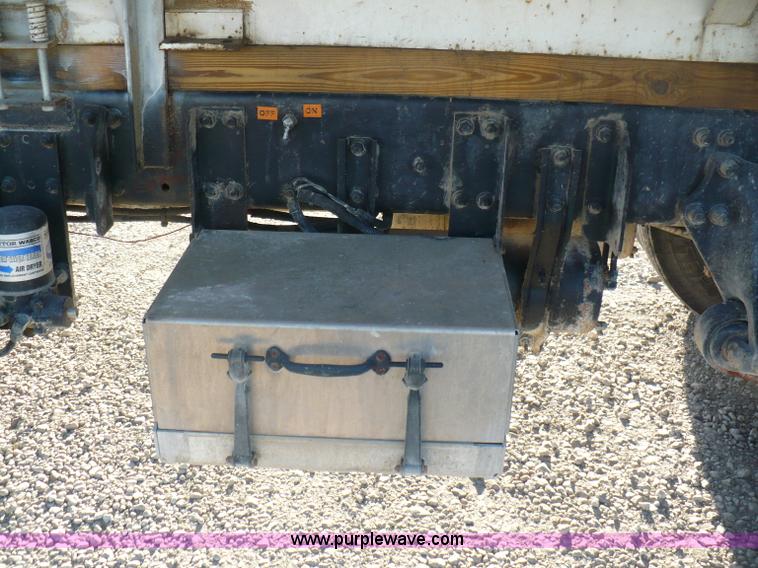 image for item A4865 1995 Freightliner FLD120 dry fertilizer tender truck