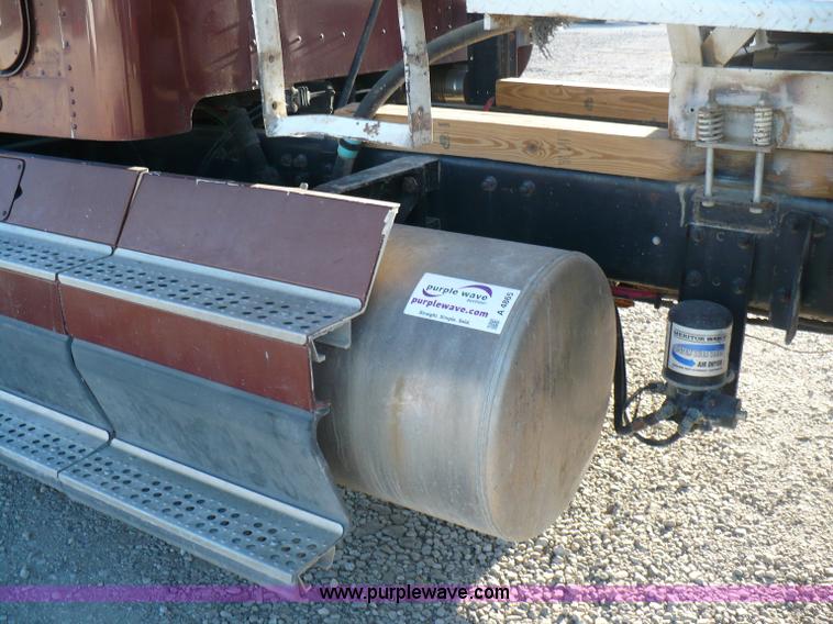 image for item A4865 1995 Freightliner FLD120 dry fertilizer tender truck