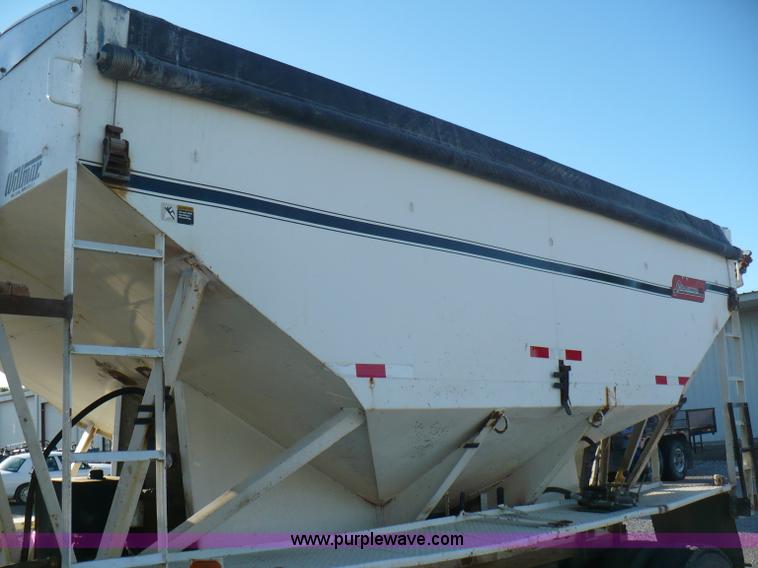 image for item A4865 1995 Freightliner FLD120 dry fertilizer tender truck