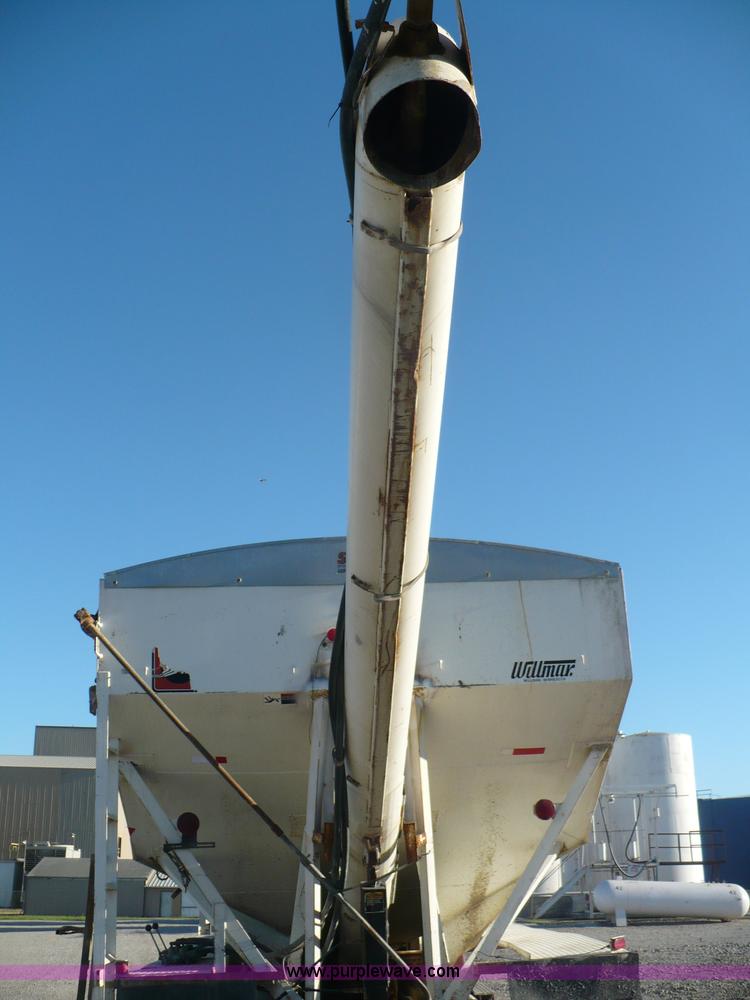 image for item A4865 1995 Freightliner FLD120 dry fertilizer tender truck