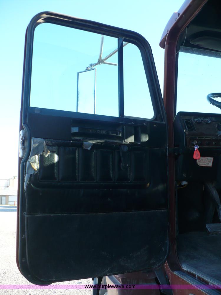 image for item A4865 1995 Freightliner FLD120 dry fertilizer tender truck