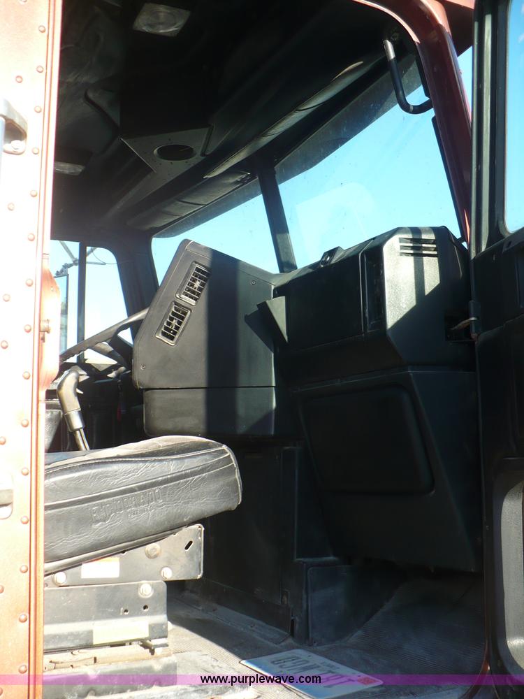 image for item A4865 1995 Freightliner FLD120 dry fertilizer tender truck