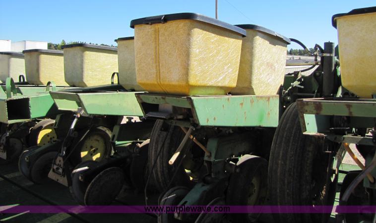 image for item A5038 John Deere 7000 12 row planter