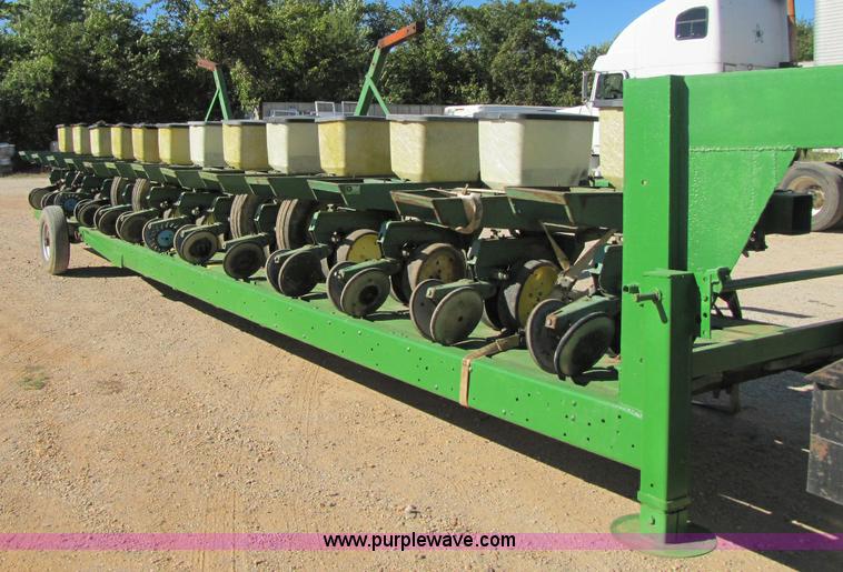 image for item A5040 John Deere 7000 13 row planter