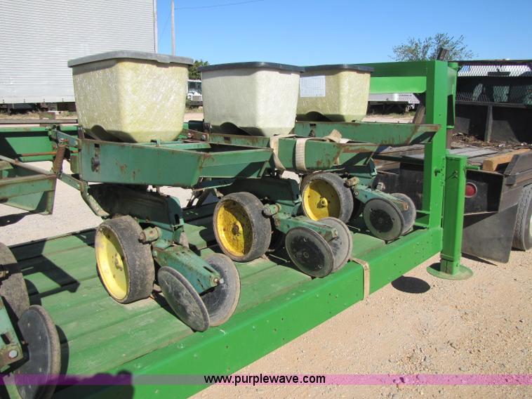 image for item A5040 John Deere 7000 13 row planter