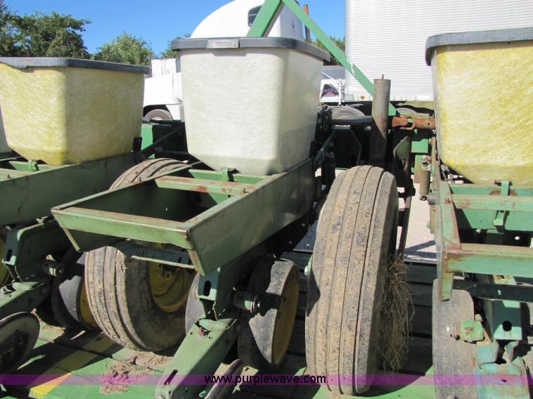 image for item A5040 John Deere 7000 13 row planter