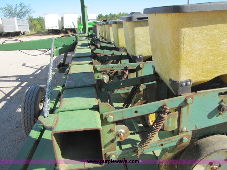 image for item A5040 John Deere 7000 13 row planter