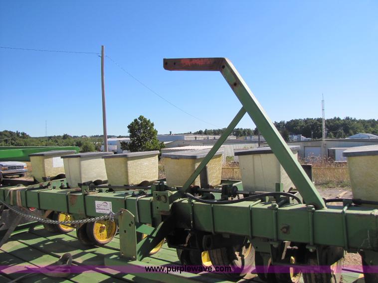 image for item A5040 John Deere 7000 13 row planter