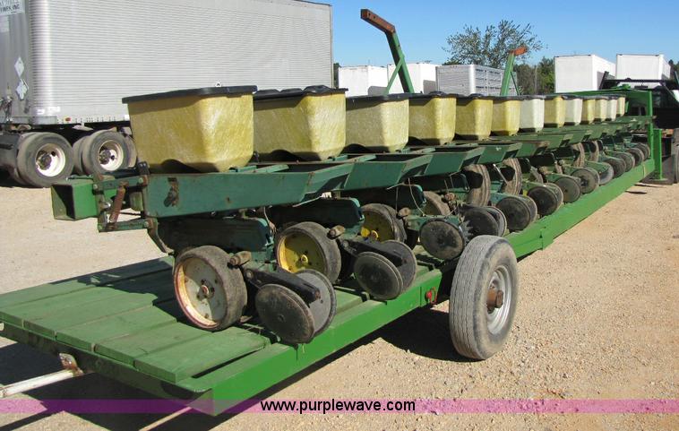 image for item A5040 John Deere 7000 13 row planter