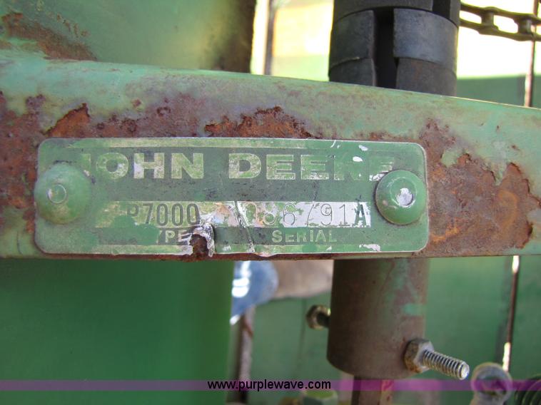 image for item A5040 John Deere 7000 13 row planter
