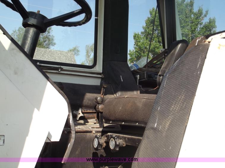 image for item B5002 Case Agri King 1070 tractor