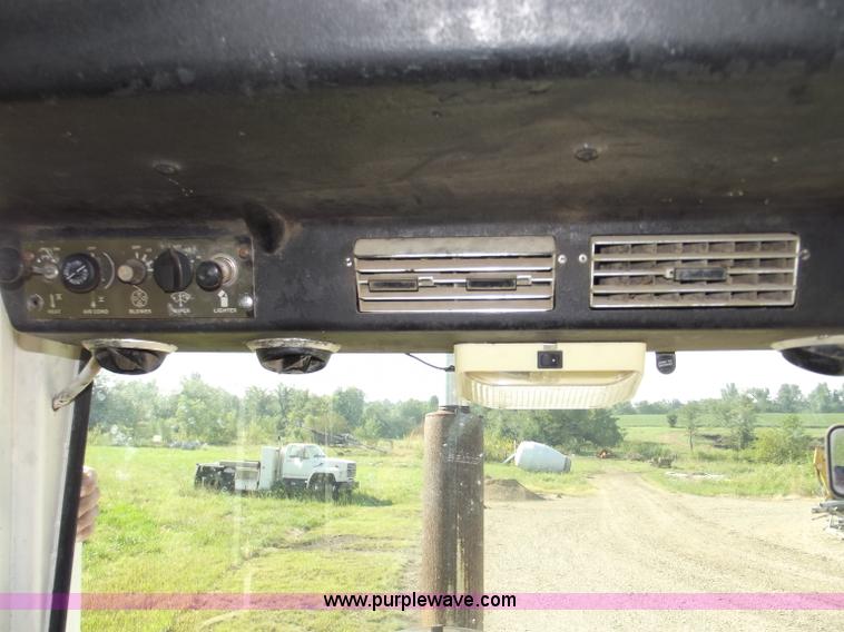 image for item B5002 Case Agri King 1070 tractor