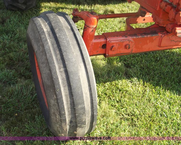 image for item B5002 Case Agri King 1070 tractor