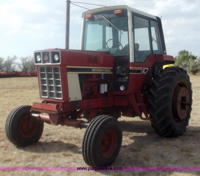 image for item F9541 1979 International 1086 tractor