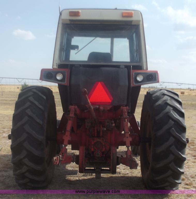 image for item F9541 1979 International 1086 tractor