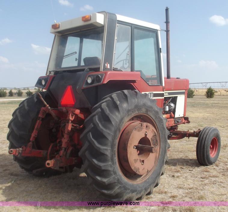 image for item F9541 1979 International 1086 tractor