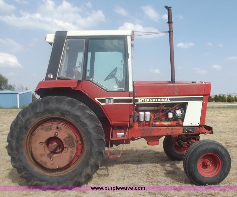 image for item F9541 1979 International 1086 tractor