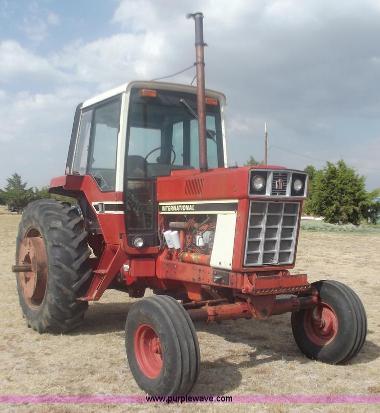 image for item F9541 1979 International 1086 tractor
