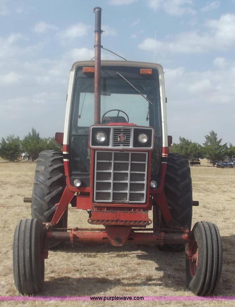 image for item F9541 1979 International 1086 tractor