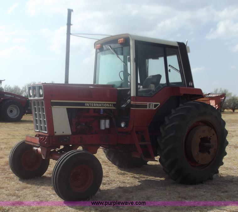 image for item F9541 1979 International 1086 tractor