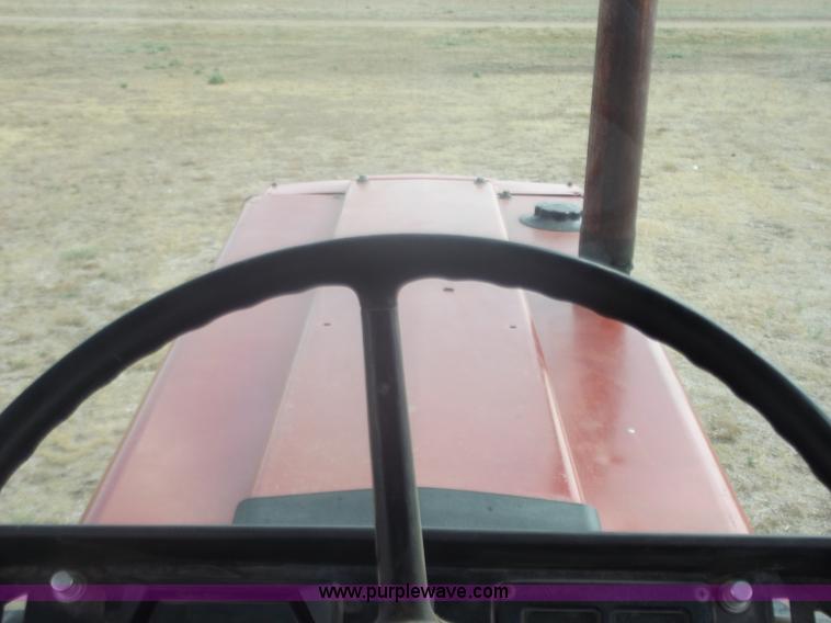 image for item F9541 1979 International 1086 tractor