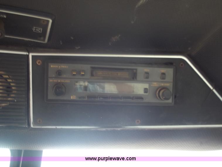 image for item F9541 1979 International 1086 tractor