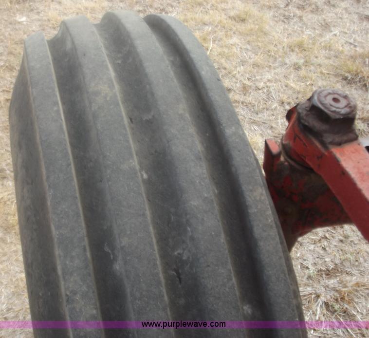 image for item F9541 1979 International 1086 tractor