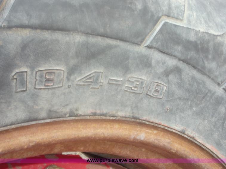 image for item F9541 1979 International 1086 tractor