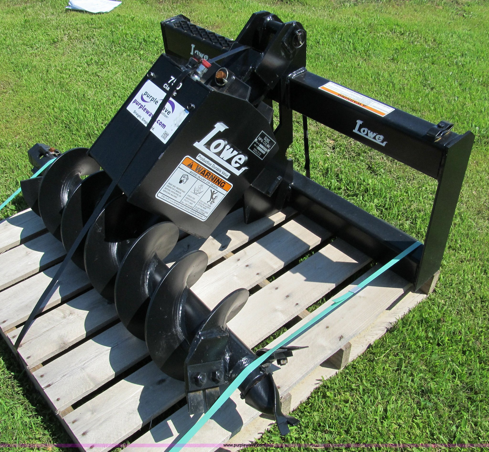 Lowe 750CH hydraulic auger skid steer attachment in Knapp, WI Item