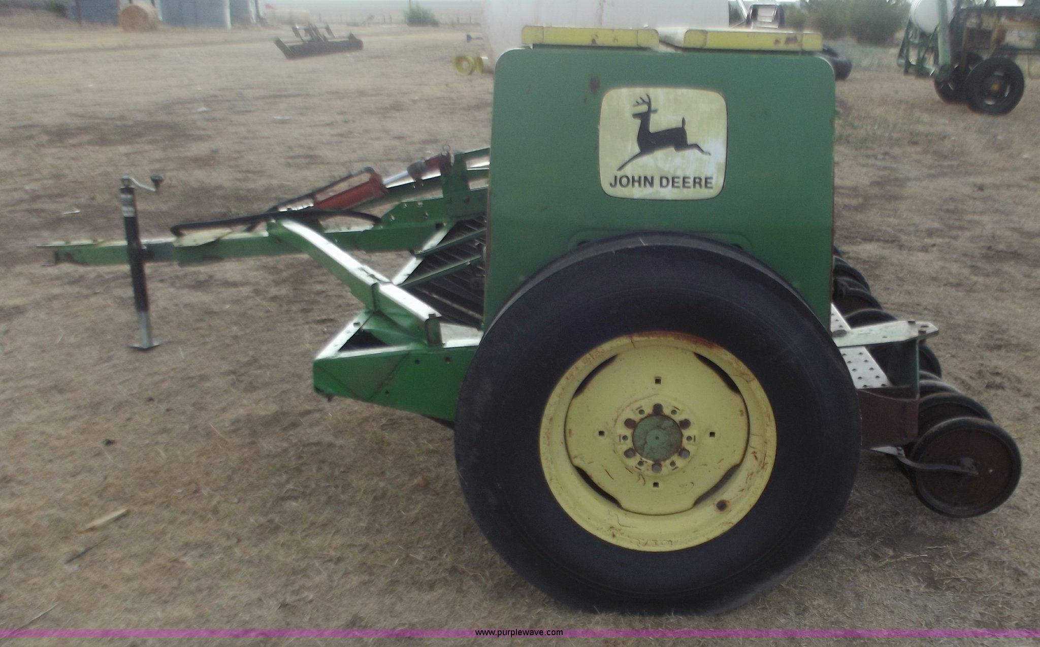 John Deere 8350 grain drill in Perryton, TX Item F9544 sold Purple Wave