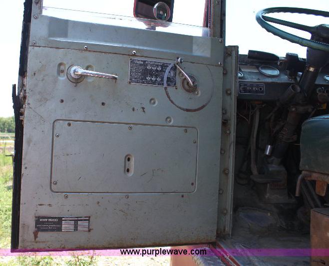 image for item A2689 1968 White 7400TDD grain truck