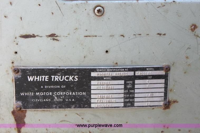 image for item A2689 1968 White 7400TDD grain truck