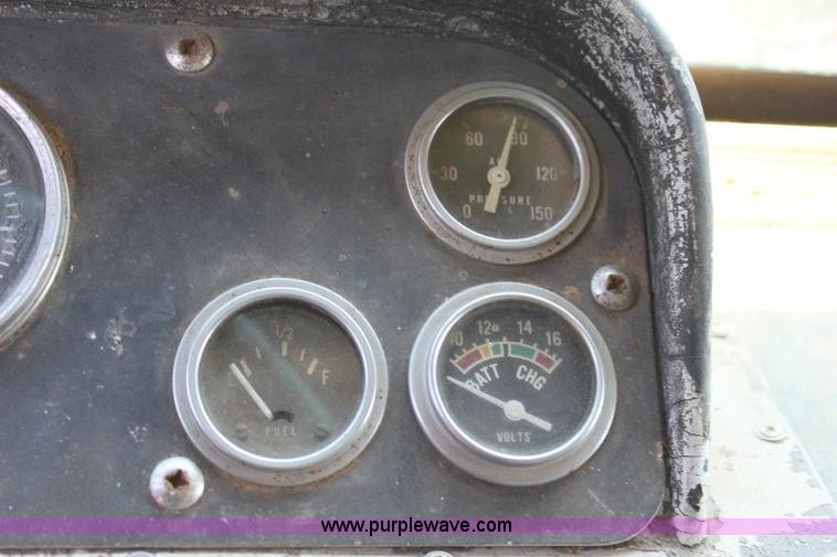 image for item A2689 1968 White 7400TDD grain truck