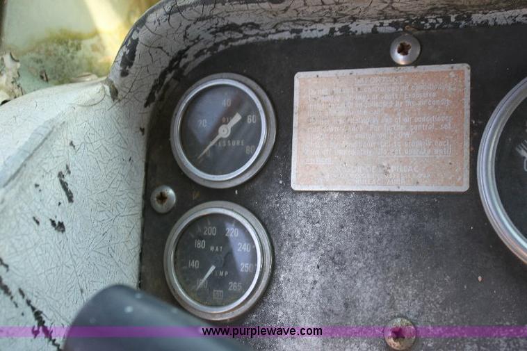 image for item A2689 1968 White 7400TDD grain truck