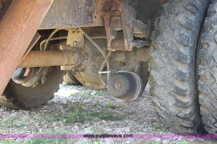 image for item A2689 1968 White 7400TDD grain truck