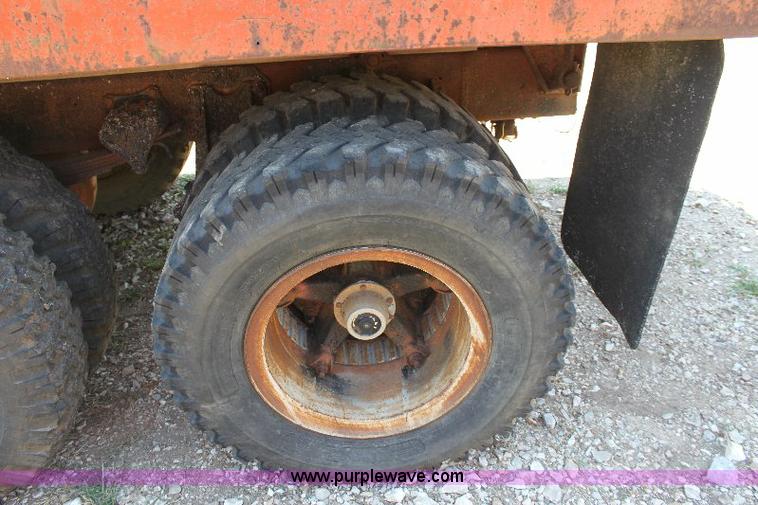 image for item A2689 1968 White 7400TDD grain truck